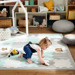 Es una alfombra ideal para tumbarse, jugar, gatear y dar los primeros pasos