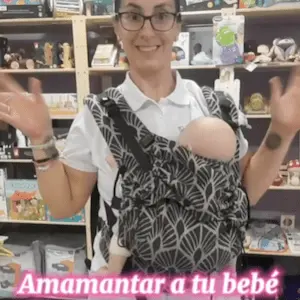 Amamantar a bebé en mochila de porteo ergonomica